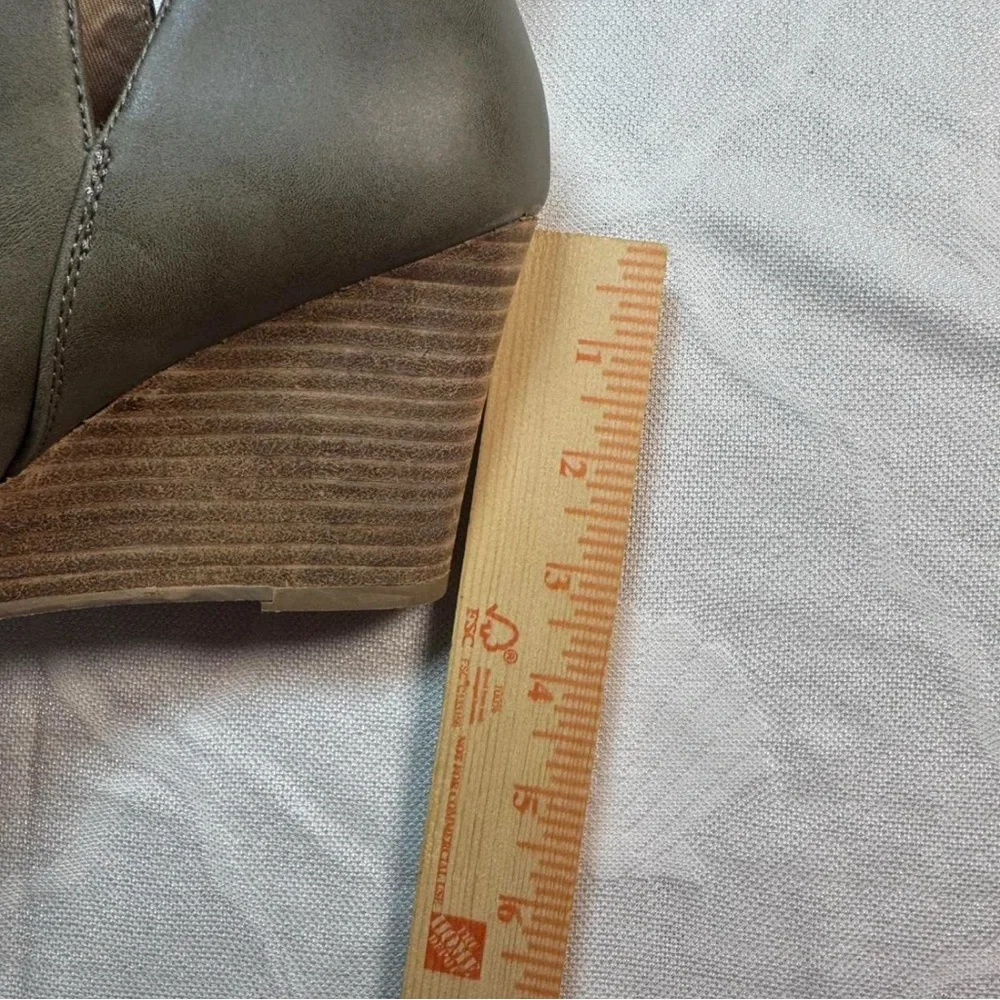 Report Green/Brown Wedge‎ Booties
